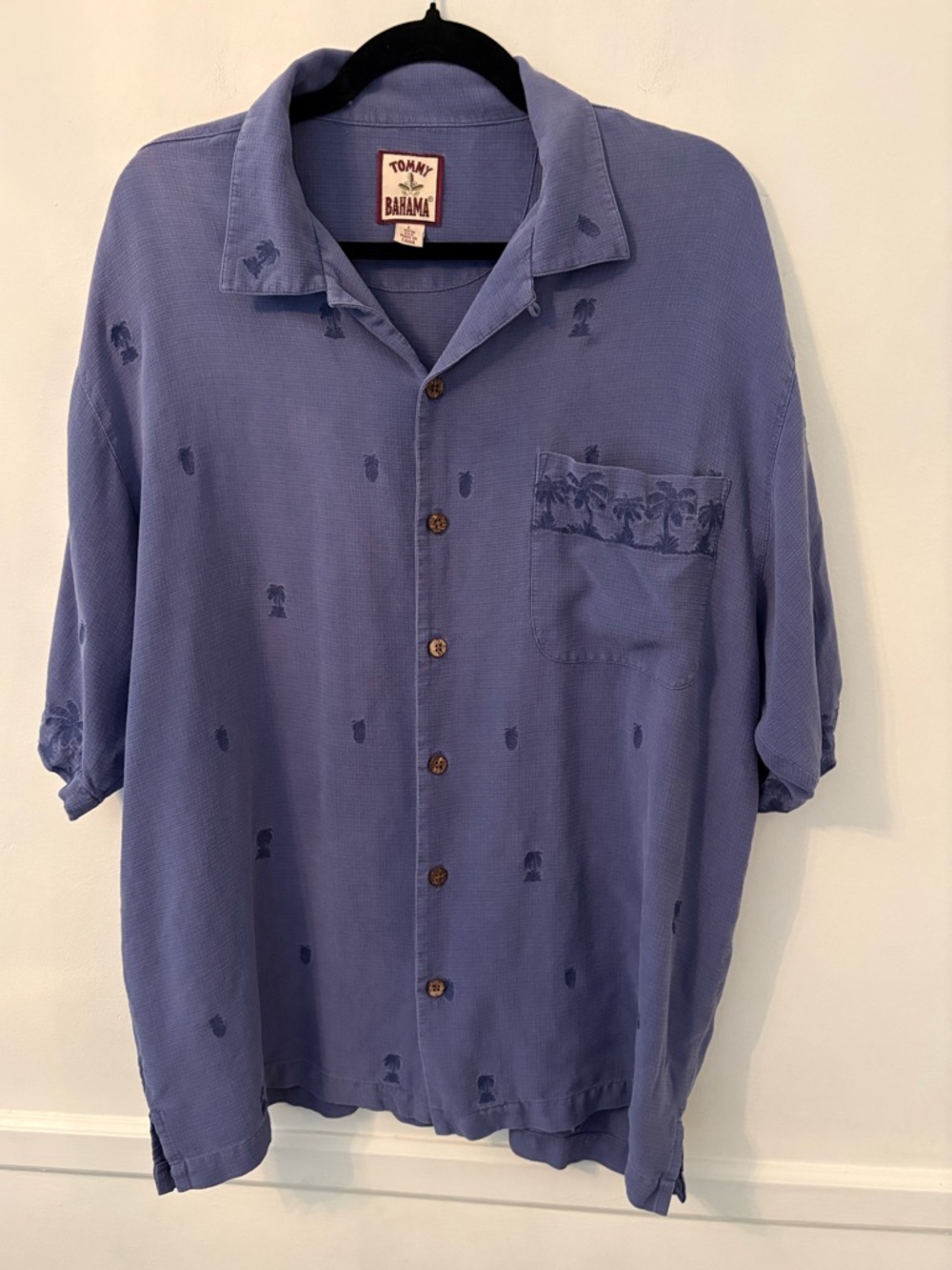 Vintage Tommy Bahama 100% Silk Camp Shirt Men's  Blue Embroidered Pineapple-Sz L